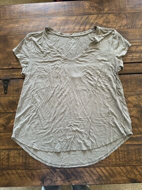 American Eagle Outfitters V-Neck Tee - Light Army Green